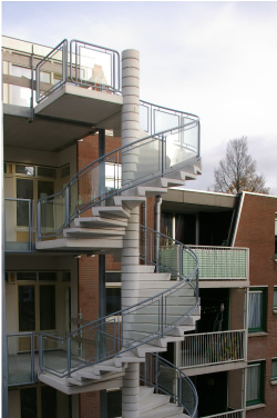 Spiltrap met stootbord